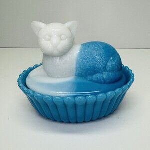 VTG Westmoreland Blue/White Slag Glass Cat on Nest Covered Dish Milkglass *Chip